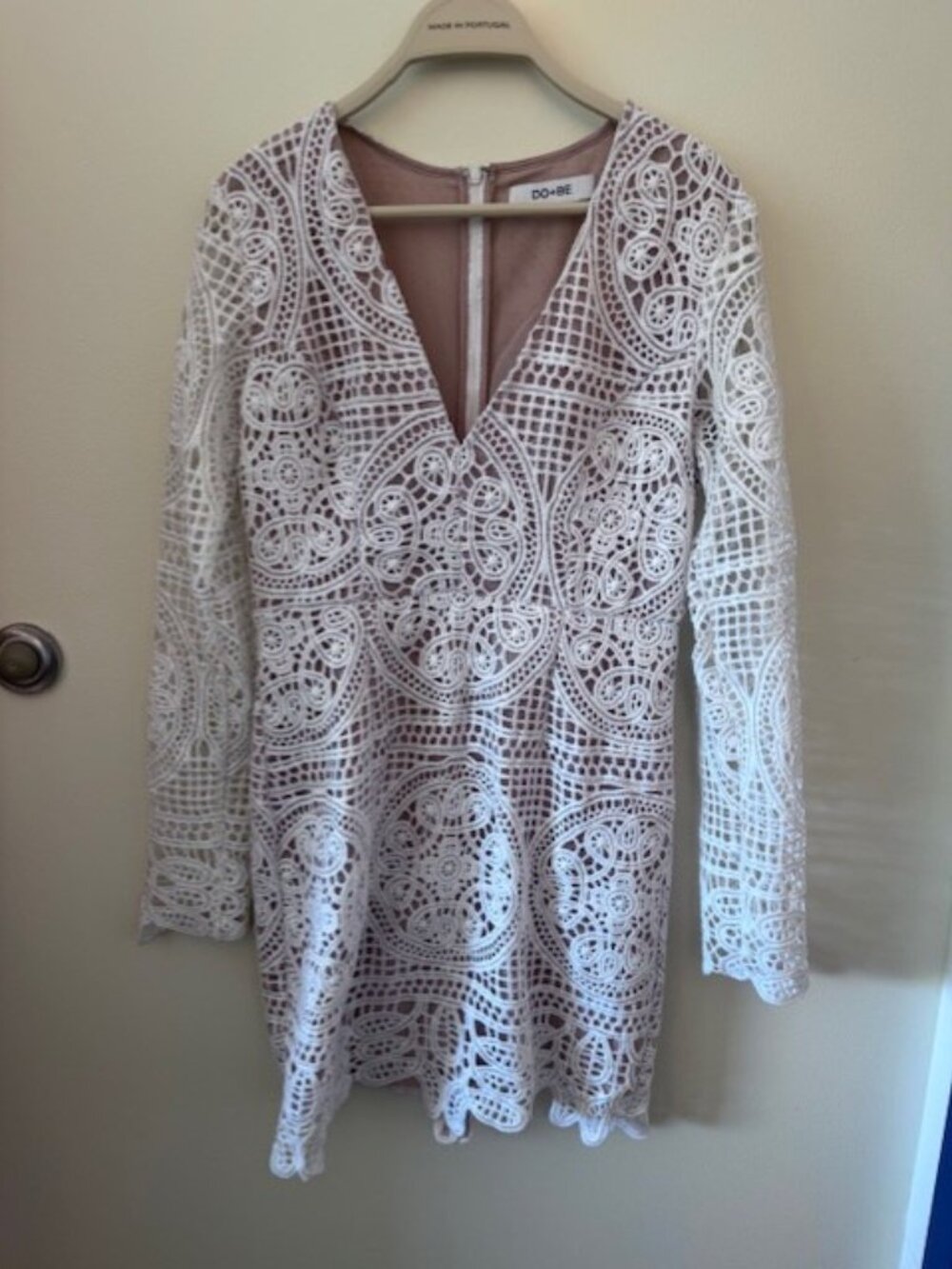 Do+Be Lace Crochet Long Sleeve Plunging Neckline Body Con Dress